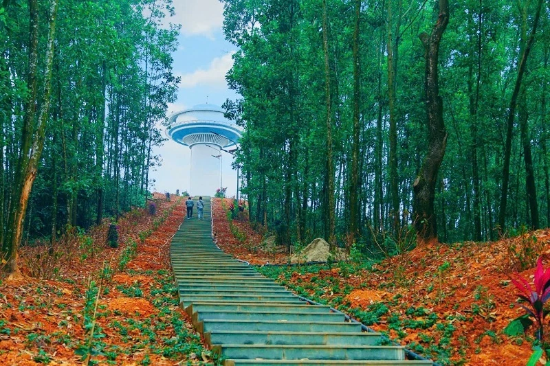 Đài UFO - Phi thuyền bay giữa tầng không