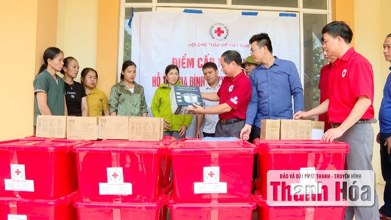 Hội Chữ thập đỏ tỉnh kịp thời hỗ trợ người dân xã Yên Nhân bị thiệt hại do mưa bão