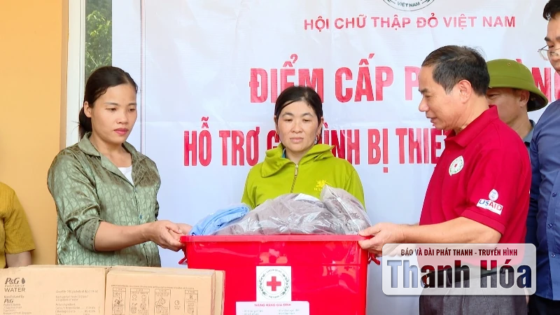 Hội Chữ thập đỏ tỉnh kịp thời hỗ trợ người dân xã Yên Nhân bị thiệt hại do mưa bão