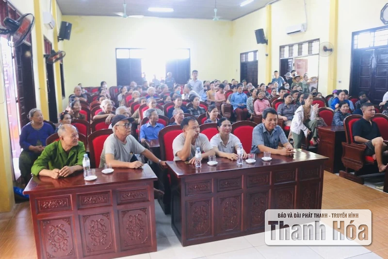 Những hình ảnh đầu tiên người dân xã Hoằng Lộc nhận quà Tết Độc lập