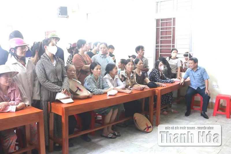 Những hình ảnh đầu tiên người dân xã Hoằng Lộc nhận quà Tết Độc lập