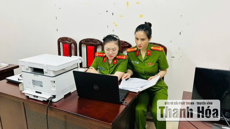 Công an Thanh Hóa hỗ trợ người dân nhận quà nhân dịp 80 năm Cách mạng Tháng Tám và Quốc khánh 2/9