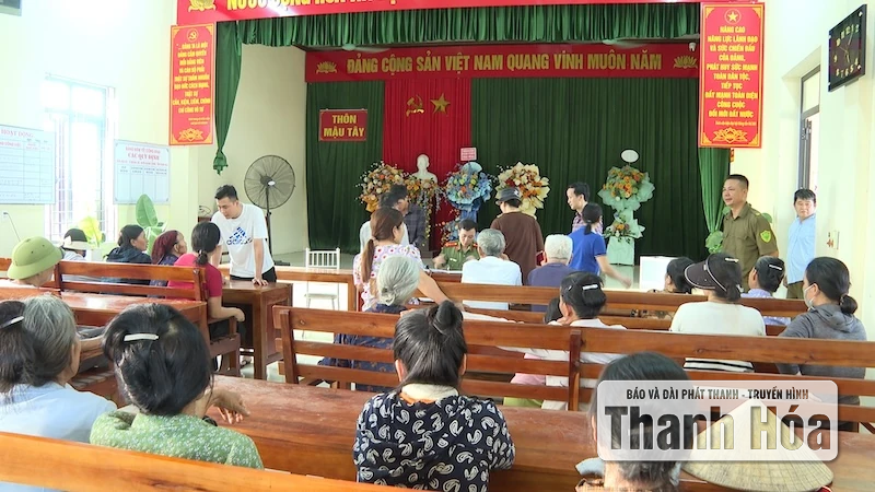 Gần 40 nghìn người dân xã Quảng Bình nhận quà nhân dịp kỷ niệm 80 năm Cách mạng Tháng Tám, Quốc khánh 2/9