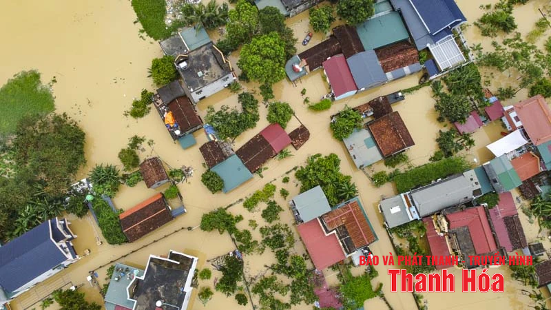 Nước sông Mã dâng cao, hàng nghìn ngôi nhà ở phường Hàm Rồng ngập sâu