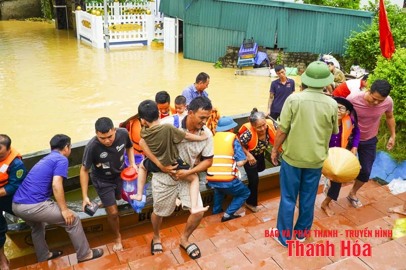 Nước sông Mã dâng cao, hàng nghìn ngôi nhà ở phường Hàm Rồng ngập sâu