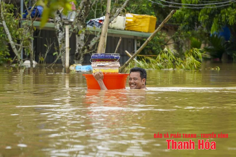Nước sông Mã dâng cao, hàng nghìn ngôi nhà ở phường Hàm Rồng ngập sâu