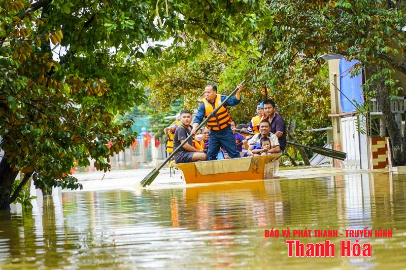Nước sông Mã dâng cao, hàng nghìn ngôi nhà ở phường Hàm Rồng ngập sâu