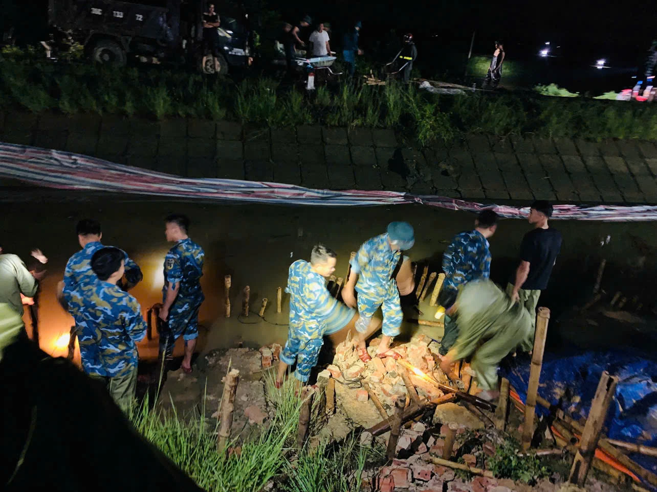 Xã Sao Vàng khẩn trương khắc phục sự cố sạt kênh C6