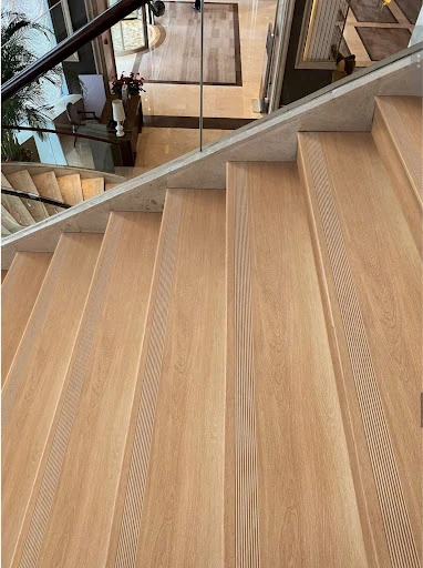 Gạch Luxcasa giới thiệu BST gạch cầu thang giả gỗ chống trơn