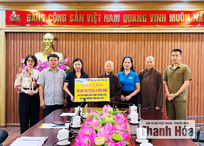 Ủy ban MTTQ tỉnh tiếp nhận ủng hộ cho người dân chịu thiệt hại do bão số 5