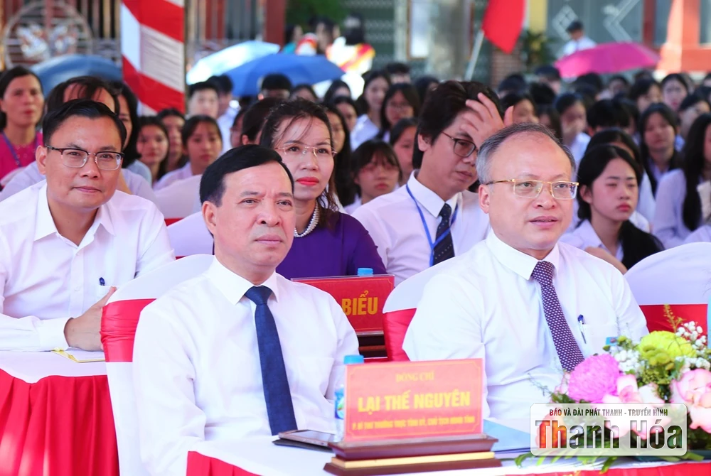 Phó Bí thư Thường trực Tỉnh ủy Lại Thế Nguyên dự khai giảng năm học mới tại Trường THPT Sầm Sơn