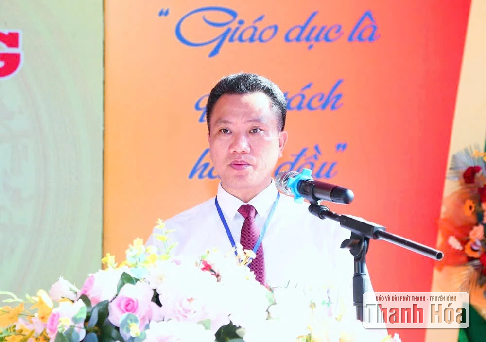 Phó Bí thư Thường trực Tỉnh ủy Lại Thế Nguyên dự khai giảng năm học mới tại Trường THPT Sầm Sơn