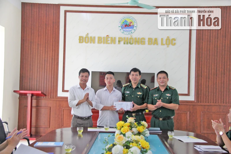 Giấc mơ của cậu học trò nghèo quê biển