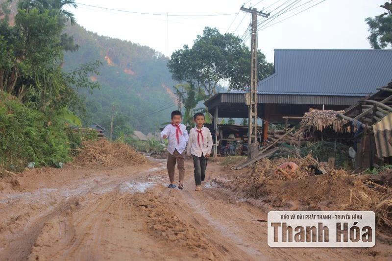 Tiếng trống khai trường giữa tâm lũ Yên Nhân