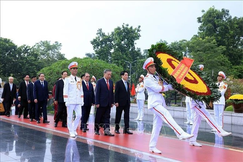 80 năm Quốc khánh: Lãnh đạo Đảng, Nhà nước vào Lăng viếng Chủ tịch Hồ Chí Minh- Ảnh 6. 80 năm Quốc khánh: Lãnh đạo Đảng, Nhà nước vào Lăng viếng Chủ tịch Hồ Chí Minh