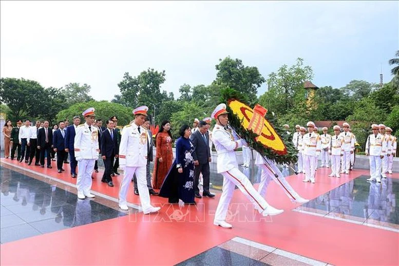 80 năm Quốc khánh: Lãnh đạo Đảng, Nhà nước vào Lăng viếng Chủ tịch Hồ Chí Minh- Ảnh 8. 80 năm Quốc khánh: Lãnh đạo Đảng, Nhà nước vào Lăng viếng Chủ tịch Hồ Chí Minh