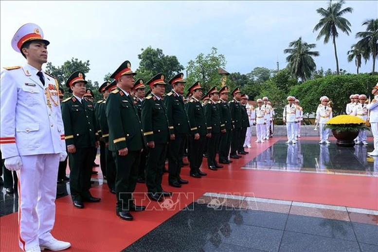 80 năm Quốc khánh: Lãnh đạo Đảng, Nhà nước vào Lăng viếng Chủ tịch Hồ Chí Minh- Ảnh 10. 80 năm Quốc khánh: Lãnh đạo Đảng, Nhà nước vào Lăng viếng Chủ tịch Hồ Chí Minh