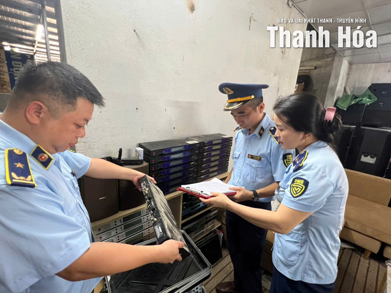 Khởi tố 4 đối tượng về tội “Buôn lậu”