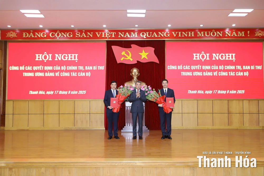 Công bố quyết định của Bộ Chính trị, Ban Bí thư điều động, chỉ định đồng chí Nguyễn Hoài Anh và đồng chí Nguyễn Hồng Phong giữ chức Phó Bí thư Tỉnh ủy Thanh Hóa