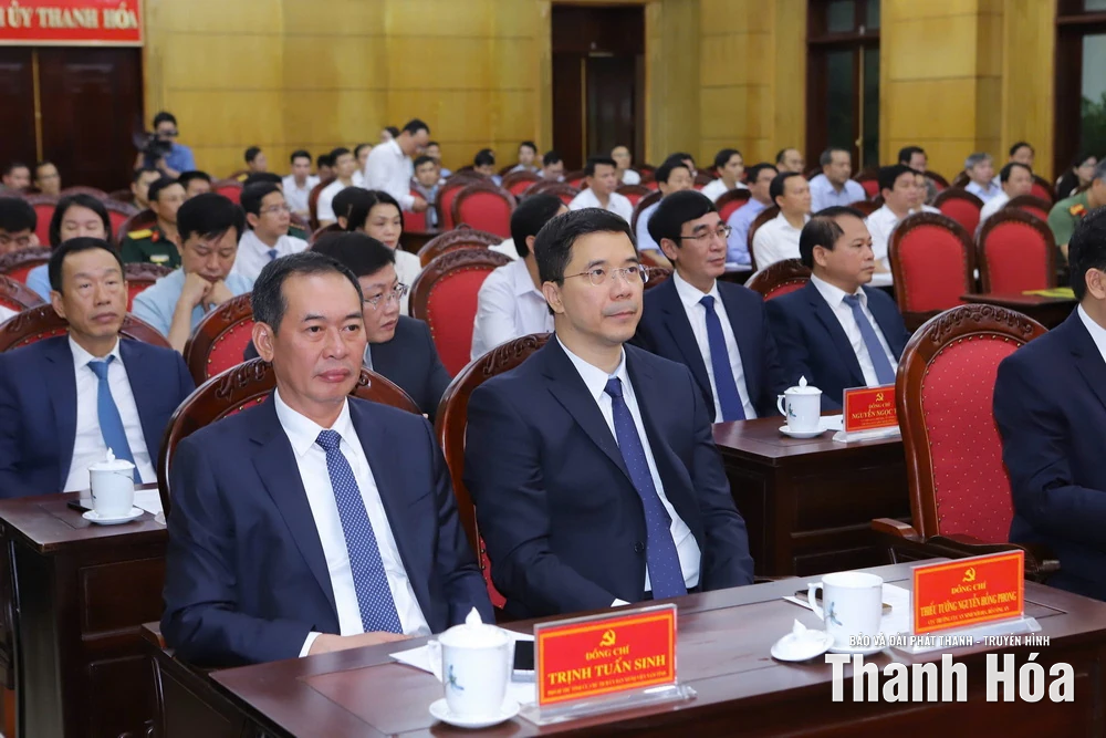 Công bố quyết định của Bộ Chính trị, Ban Bí thư điều động, chỉ định đồng chí Nguyễn Hoài Anh và đồng chí Nguyễn Hồng Phong giữ chức Phó Bí thư Tỉnh ủy Thanh Hóa