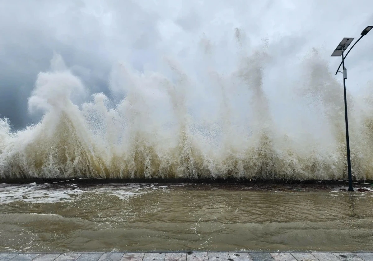 Sẵn sàng ứng phó tình huống khi vùng áp thấp có khả năng mạnh lên thành ATNĐ