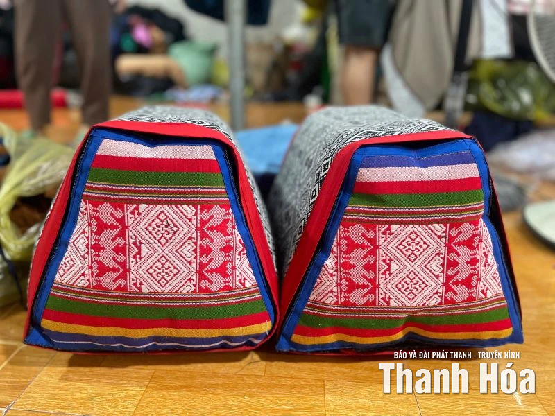 Sắc màu thổ cẩm trên mảnh đất Pù Luông