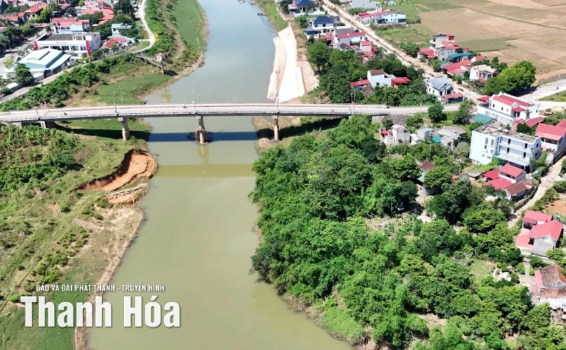 Khẩn trương khắc phục sự cố sạt lở bờ sông Bưởi và đê bao Thạch Định