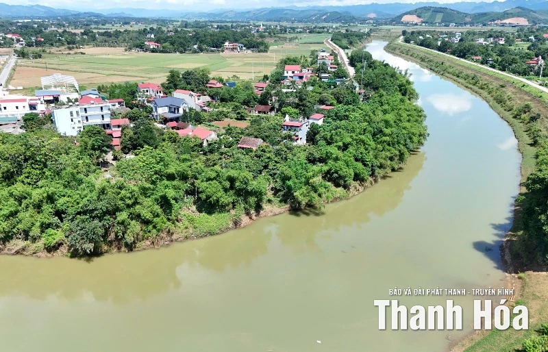 Khẩn trương khắc phục sự cố sạt lở bờ sông Bưởi và đê bao Thạch Định