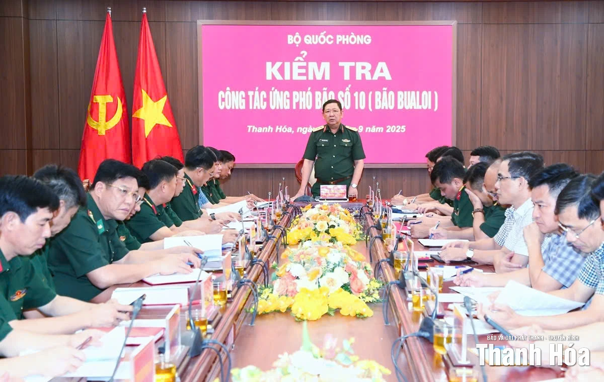 Đoàn công tác Bộ Quốc phòng kiểm tra công tác ứng phó với bão số 10 tại Thanh Hóa
