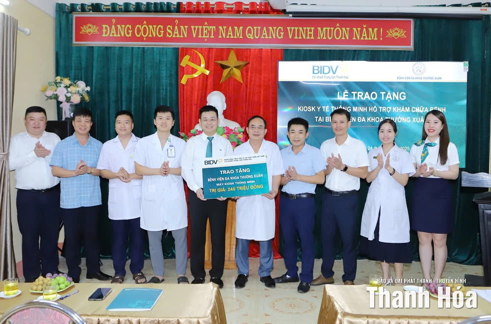 BIDV Trung Sơn Thanh Hóa trao Kiosk y tế thông minh tặng Bệnh viện Đa khoa Thường Xuân