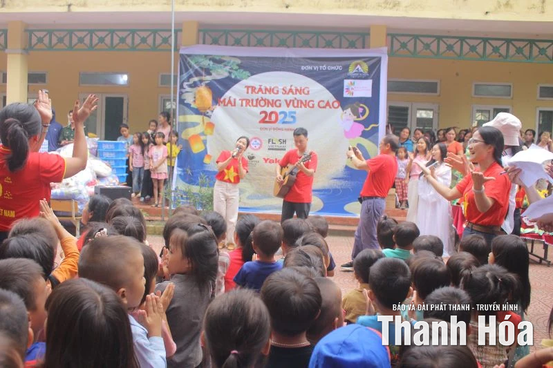 Trung thu ấm áp trên đỉnh Sài Khao, Pù Ngùa