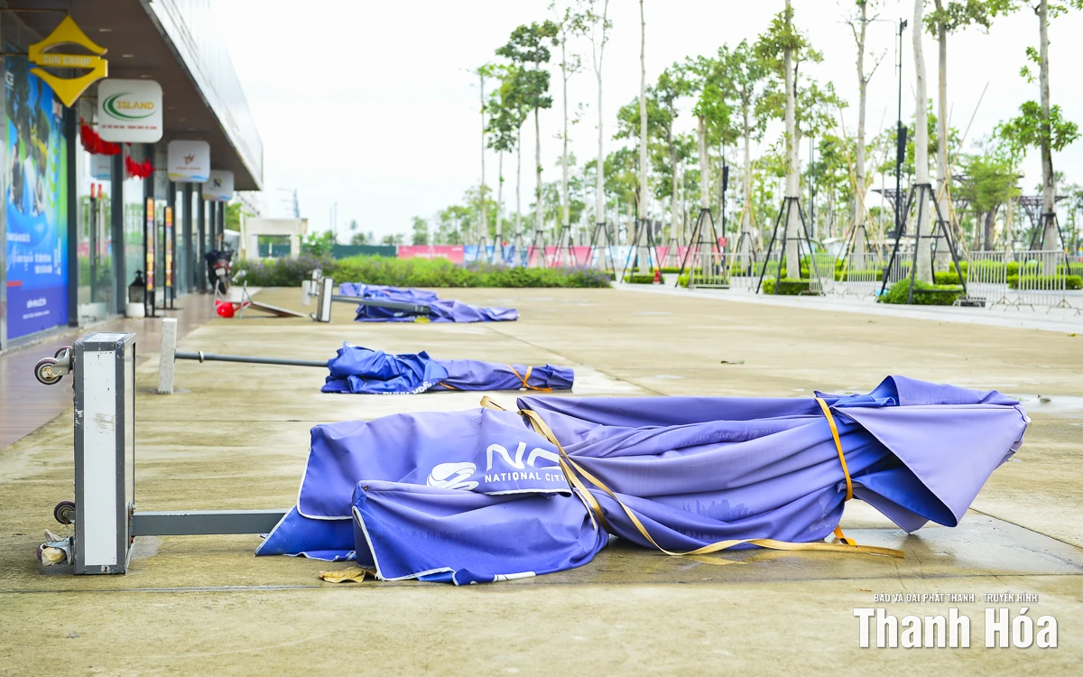 Nhà hàng, khách sạn tại Sầm Sơn gấp rút gia cố, bảo vệ tài sản trước bão số 10