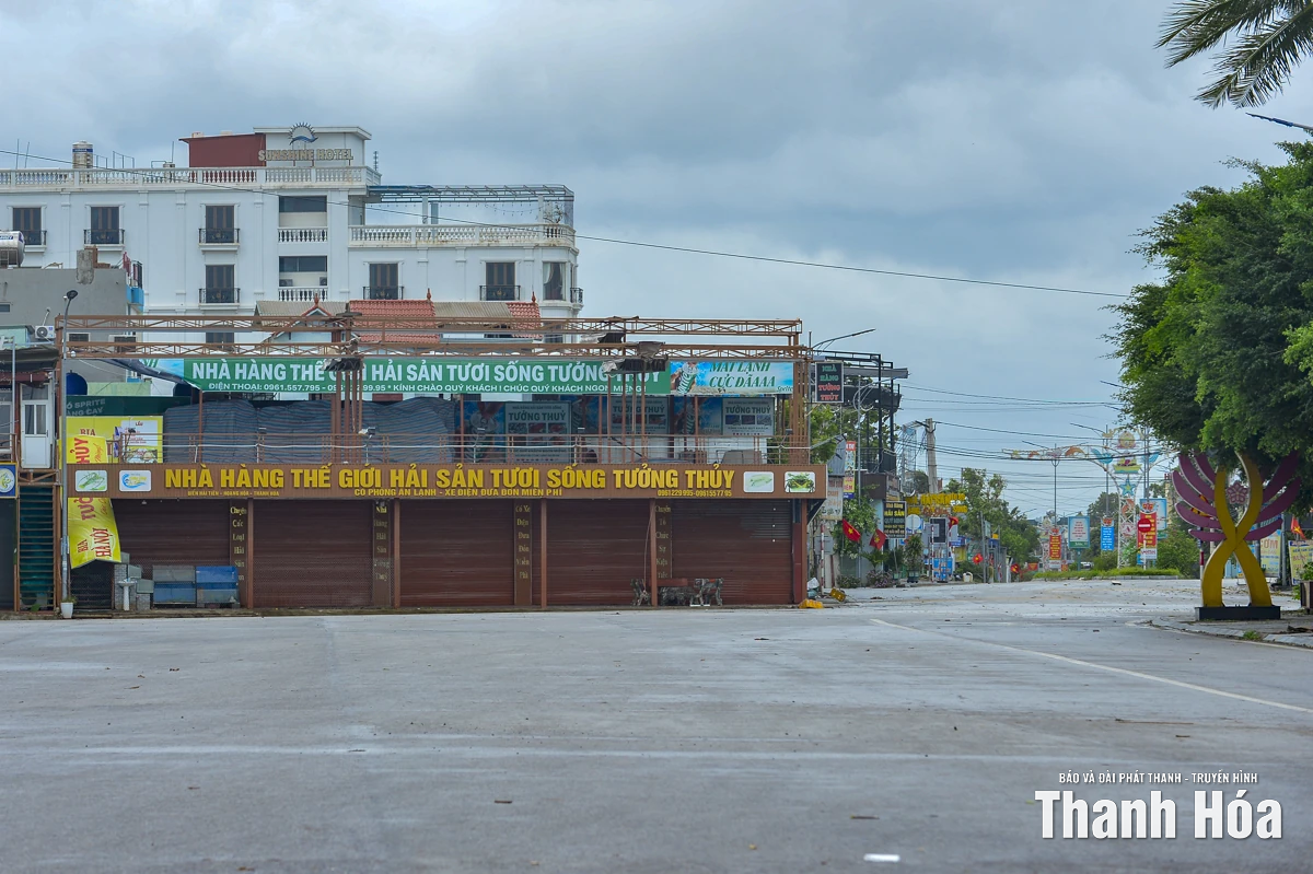 Biển Hải Tiến trước bão số 10: Sóng to, gió lớn