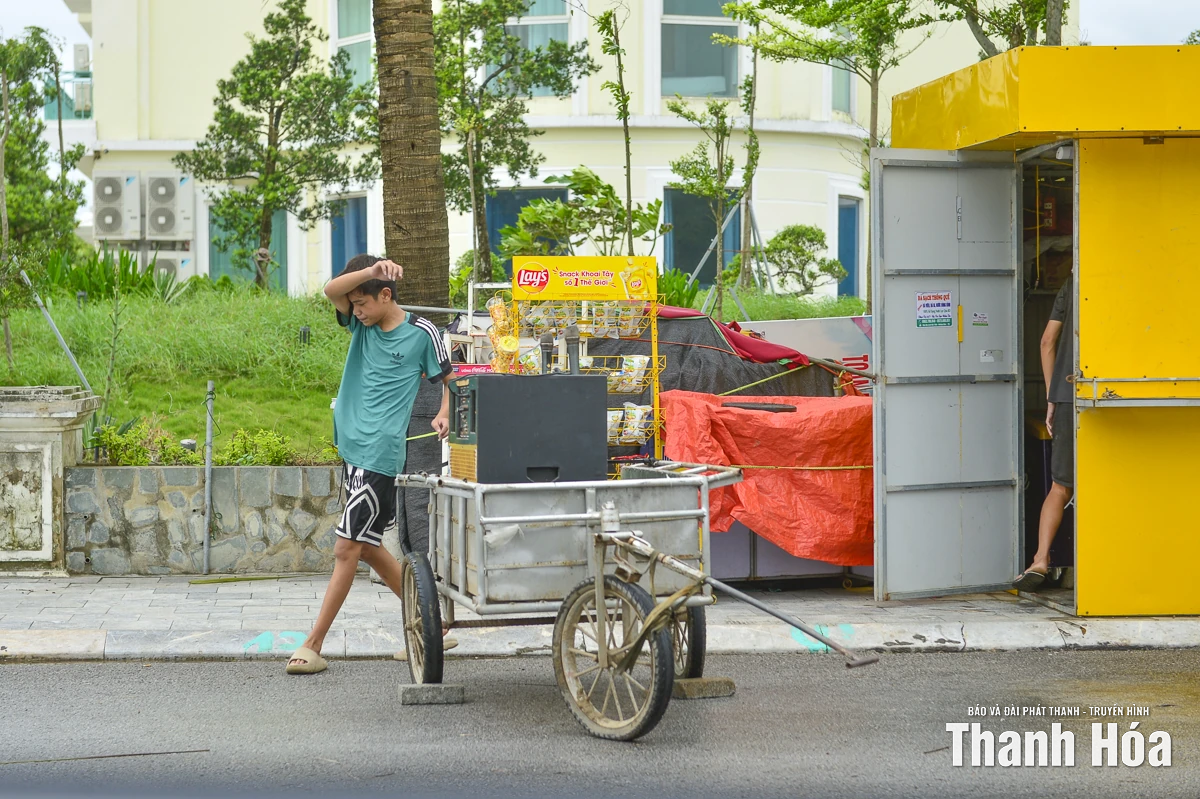 Biển Hải Tiến trước bão số 10: Sóng to, gió lớn