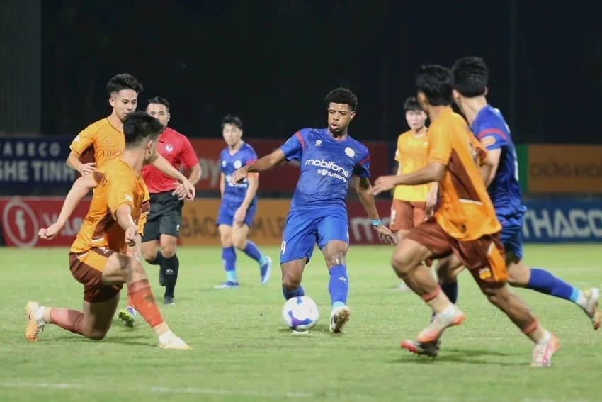 HAGL thoát hiểm, Đông Á Thanh Hóa rơi đáy bảng; Real thảm bại tại derby Madrid