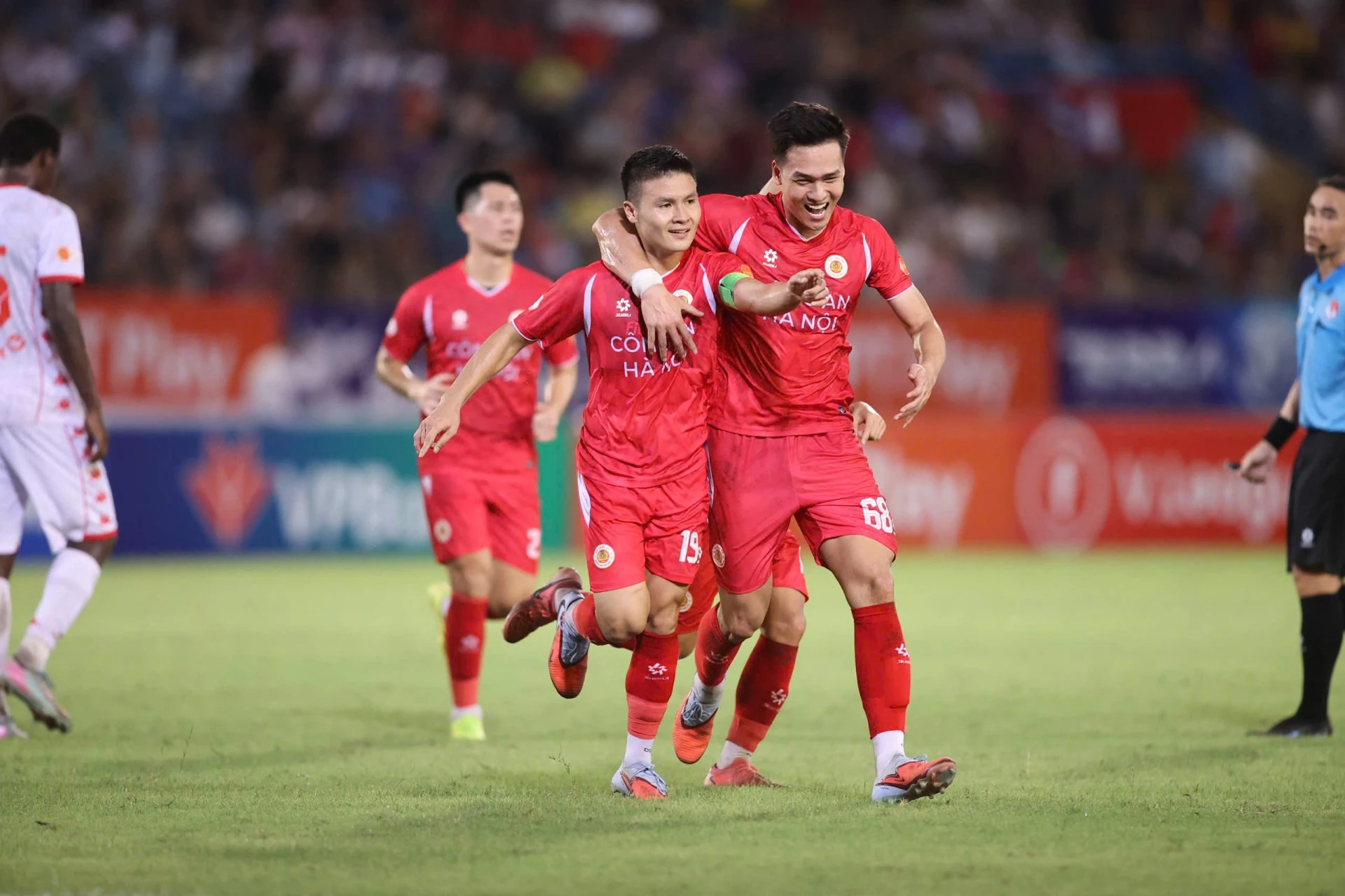 Công an Hà Nội mất Quang Hải trước trận gặp Cebu FC; Liverpool và Chelsea vất vả đi tiếp ở cúp Liên đoàn