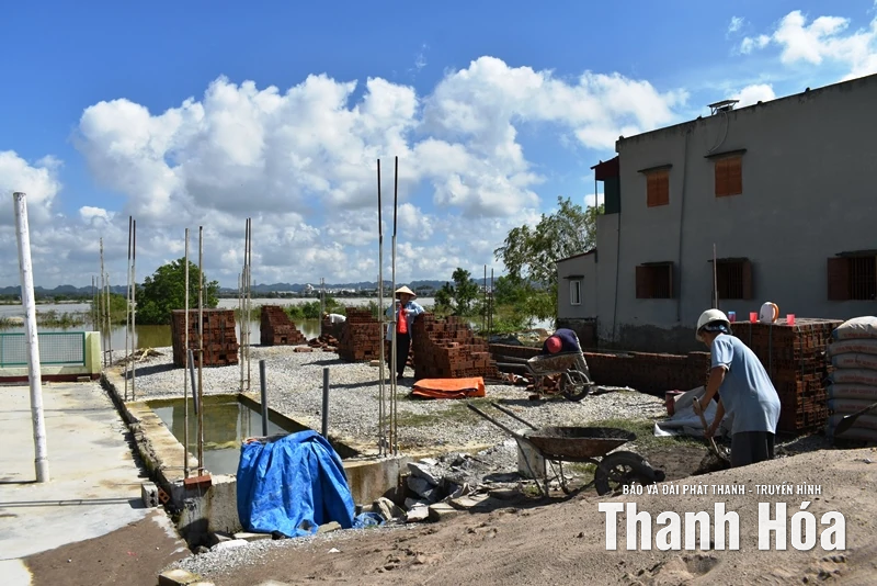 Xã Hoạt Giang xử lý vi phạm xây dựng nhà ở trên đất hành lang bảo vệ đê điều