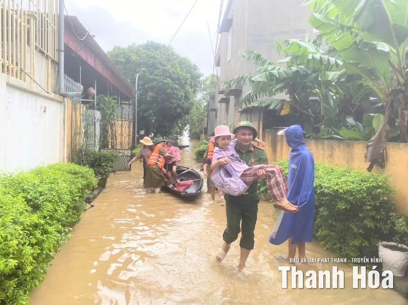 Lũ trên sông Mã lên cao, xã Yên Trường di dời các hộ dân ở ngoại đê