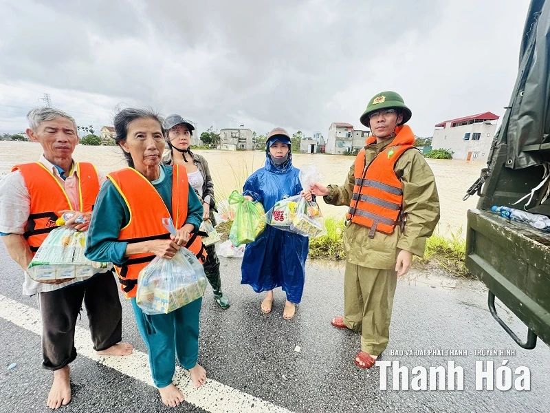 Đi “xuyên” tâm lũ bảo vệ Nhân dân