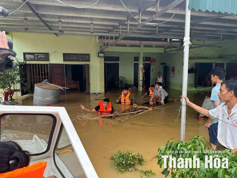 Đi “xuyên” tâm lũ bảo vệ Nhân dân