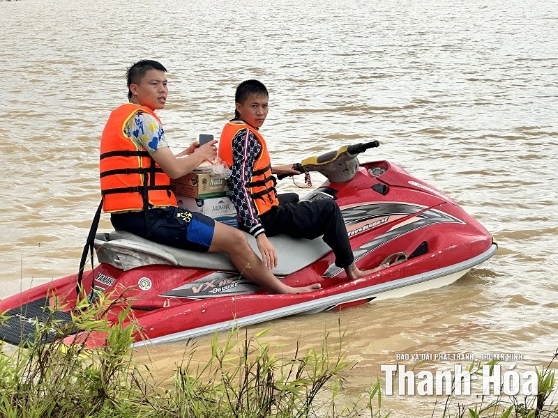 Đi “xuyên” tâm lũ bảo vệ Nhân dân