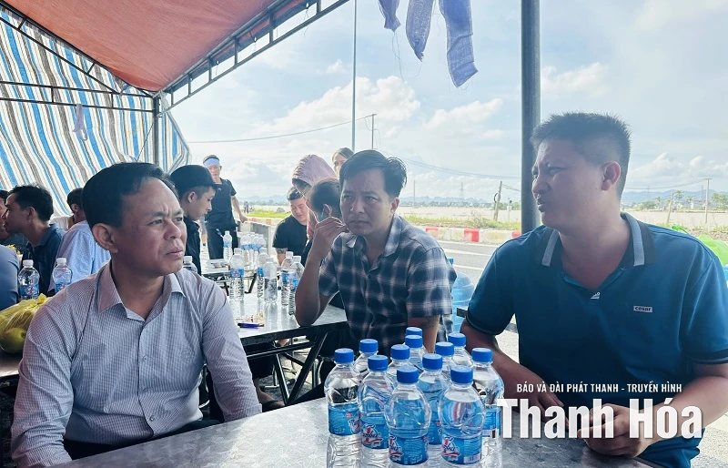 Thăm hỏi, chia buồn và động viên gia đình có nạn nhân đuối nước do mưa lớn