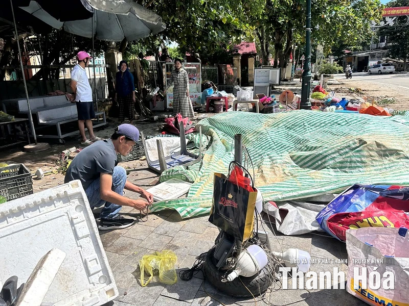 Cùng nhau tái thiết cuộc sống sau lũ