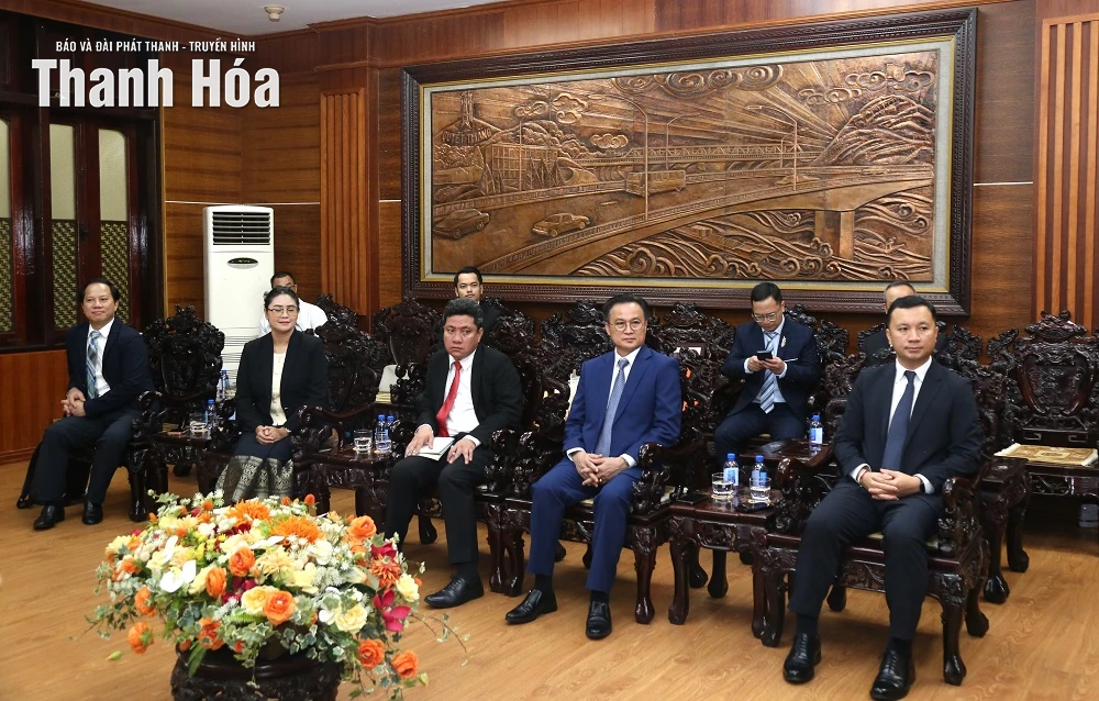 Chủ tịch UBND tỉnh Nguyễn Hoài Anh tiếp xã giao Thứ trưởng Bộ Văn hóa và Du lịch Lào