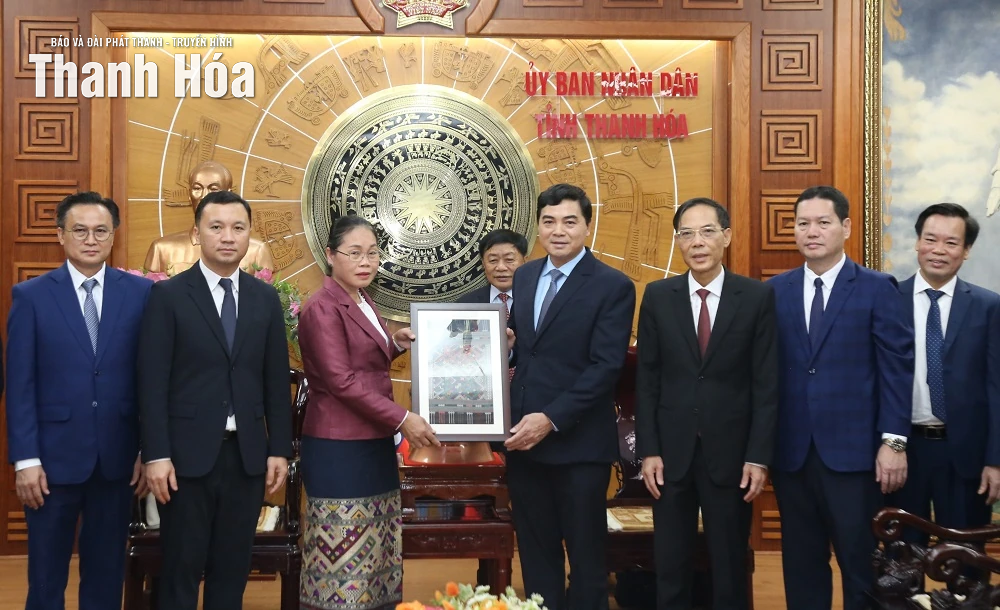 Chủ tịch UBND tỉnh Nguyễn Hoài Anh tiếp xã giao Thứ trưởng Bộ Văn hóa và Du lịch Lào