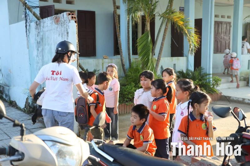 Hơn 800 học sinh xã Hoằng Phú trở lại trường