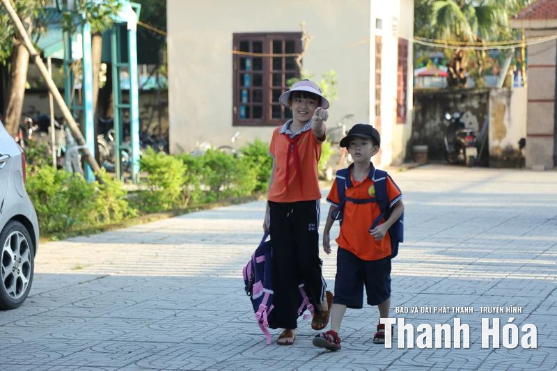 Hơn 800 học sinh xã Hoằng Phú trở lại trường