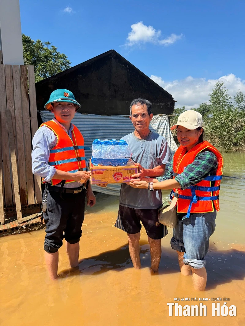 Tổ chức TCVM Thanh Hóa hỗ trợ Nhân dân vùng ngập lụt do bão số 10
