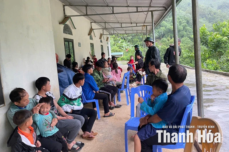 Bộ đội Biên phòng tỉnh chủ động khẩn trương di dời tài sản, đảm bảo an toàn cho người dân tại khu vực ngập lụt, nguy cơ sạt lở, lũ ống, lũ quét