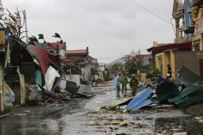 Bộ Y tế yêu cầu không để gián đoạn khám bệnh trong bão số 10